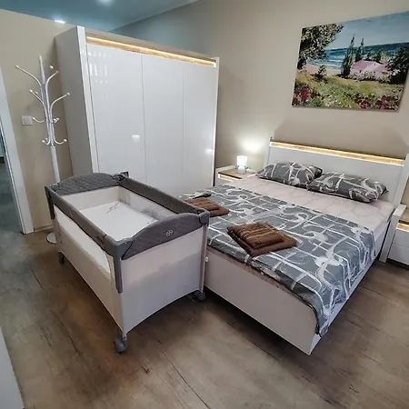 дени хоум Apartament *