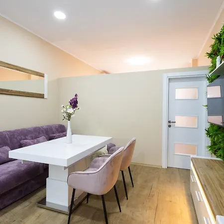 дени хоум Apartament *